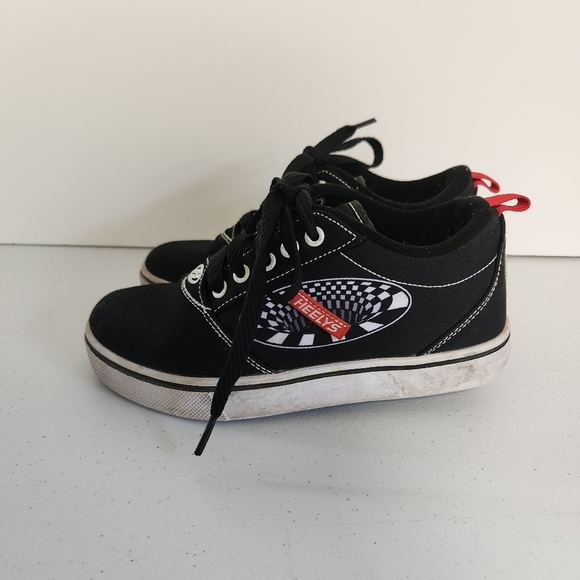 Heelys Black Pro 20 Boys Shoes Wheels Skater Youth Size 2 Wheel Sneakers - Picture 3 of 10